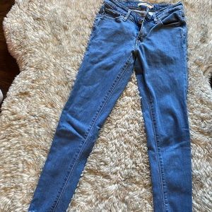 711 Levis Women’s Skinny Jeans